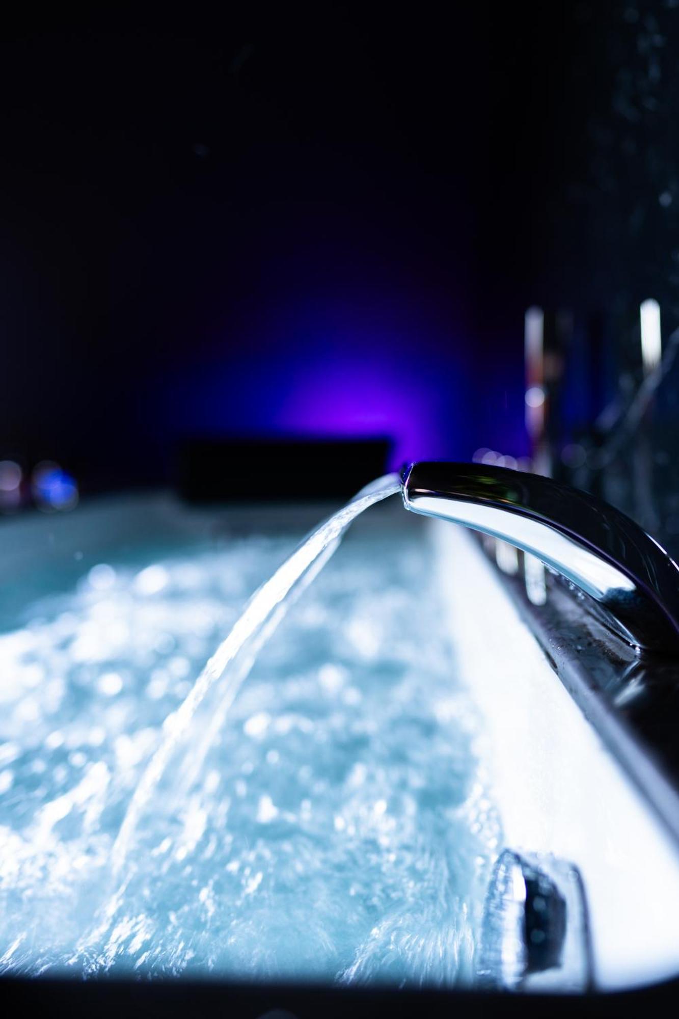 L'Evasion, Romantisme, Volupte & Jacuzzi *