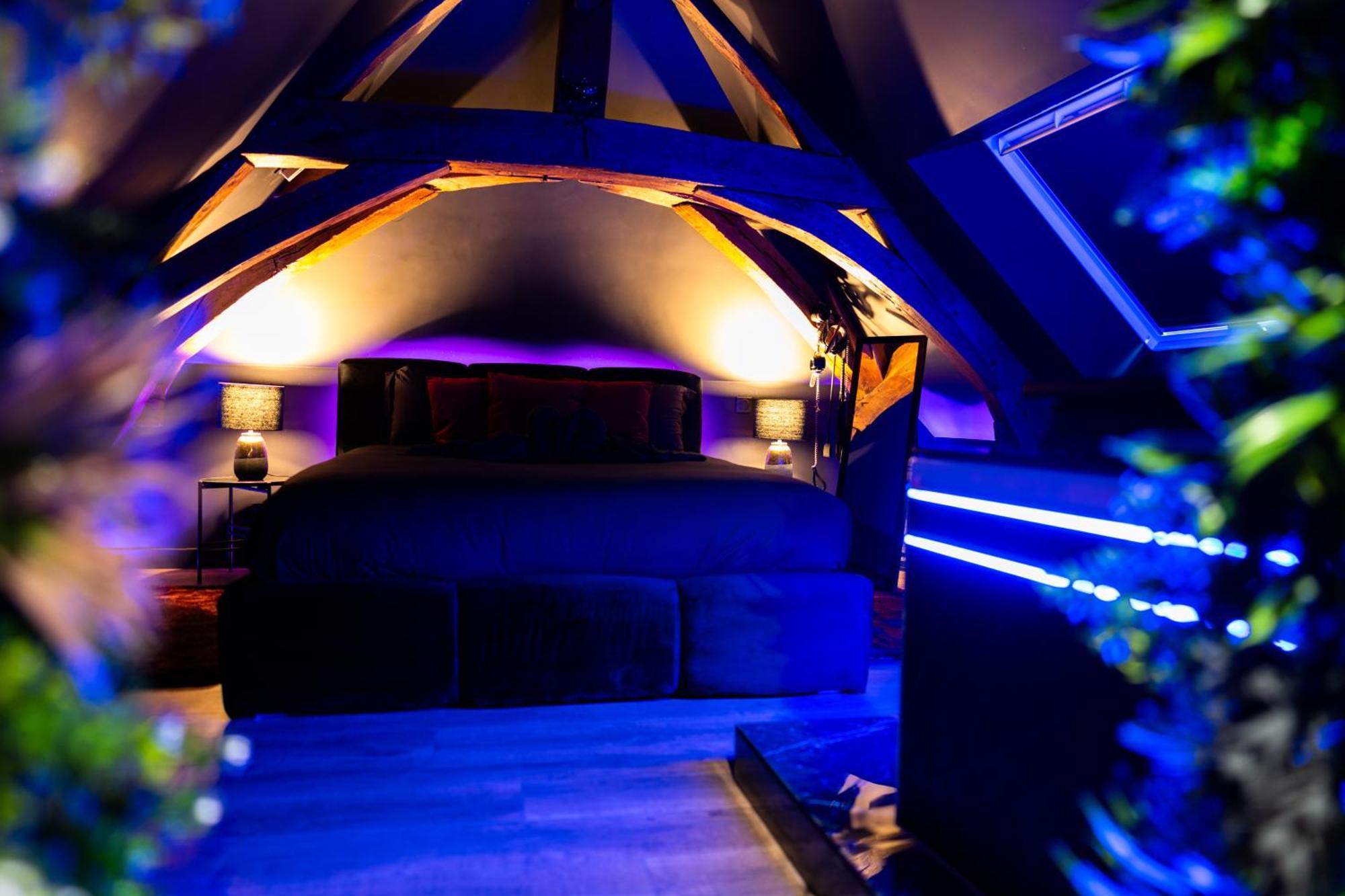 L'Evasion, Romantisme, Volupte & Jacuzzi Apartment *